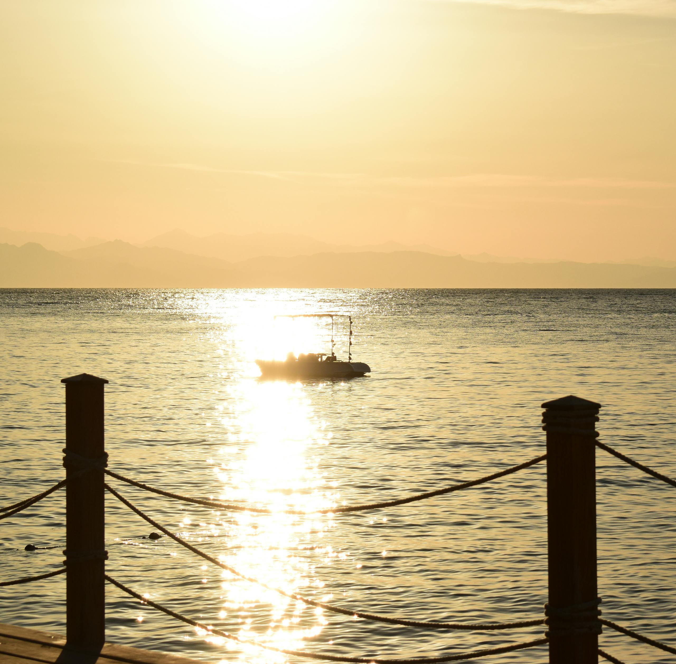 Serene view of a motorboat gliding on the sea during a sunset in Dahab, Egypt. - Remote work Dream - Dahab